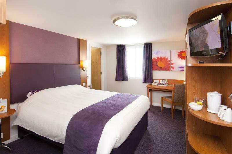 Premier Inn Lichfield North East Exterior photo